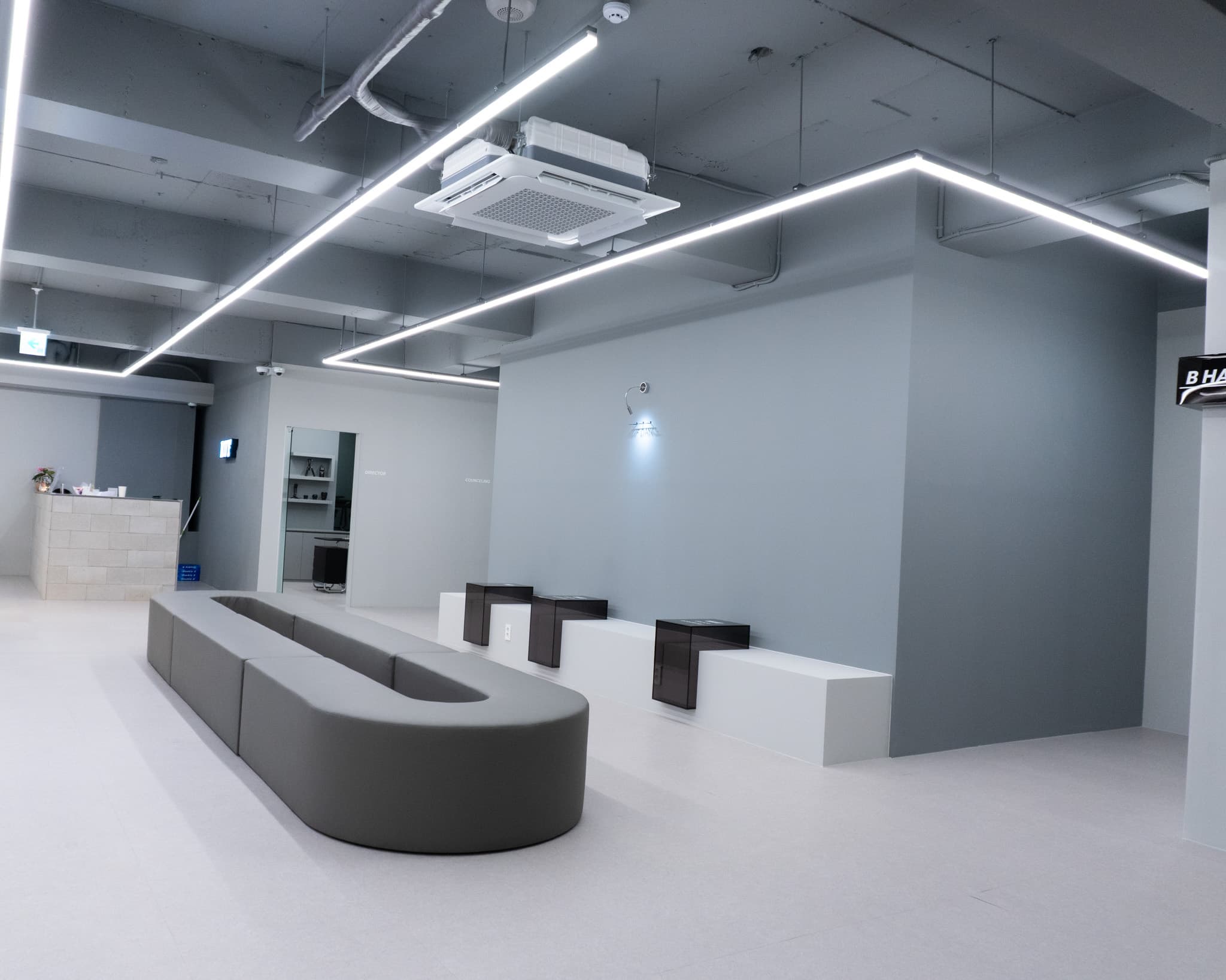 RUF Lobby Lounge 01